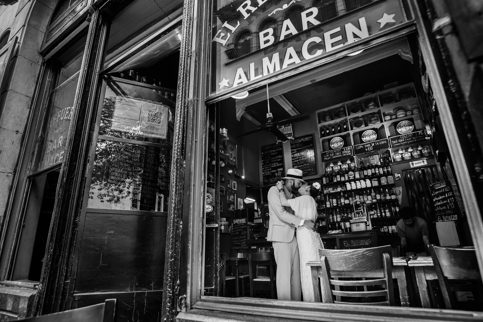 gustavo campos, gus campos wedding, argentine wedding photographer, Irish wedding, fotos diferentes de boda, fotografo casamiento, fotografo boda, fotografo buenos aires, la boca caminito, san telmo, registo calle uruguay